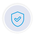 En rund vit ikon med en blå teckning av en sköld med en bockmarkering inuti, som symboliserar säkerhet.