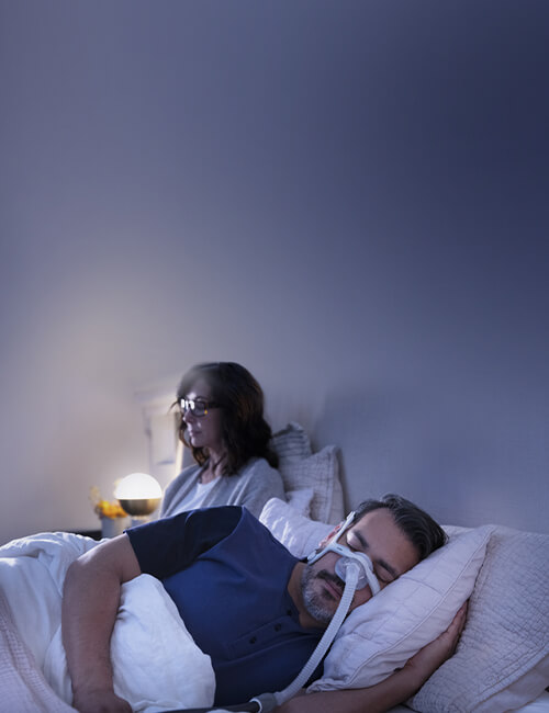 sömnapnépatient som sover med AirTouch N20